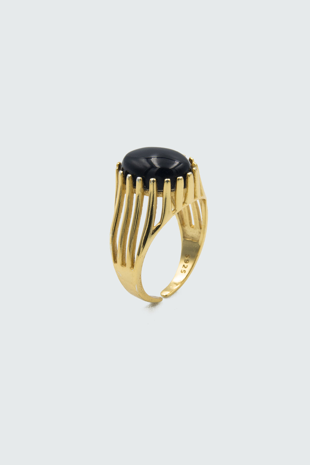 Black Oval Stone Gold Clasped Ring